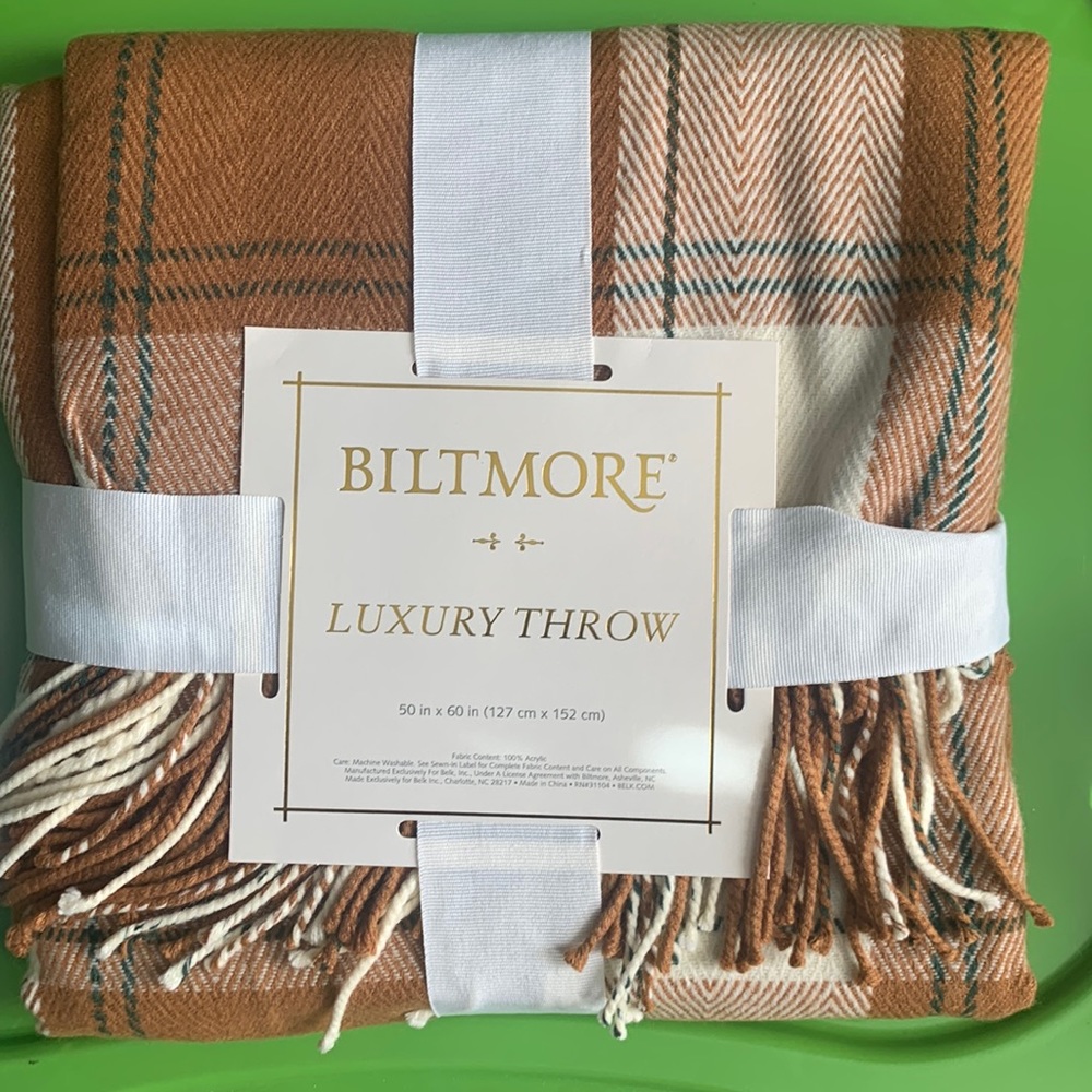 BILTMORE LUXURY THROW.  PERFECT FOR COVER OR TO BE WORN ON A SHAWL.  NWT